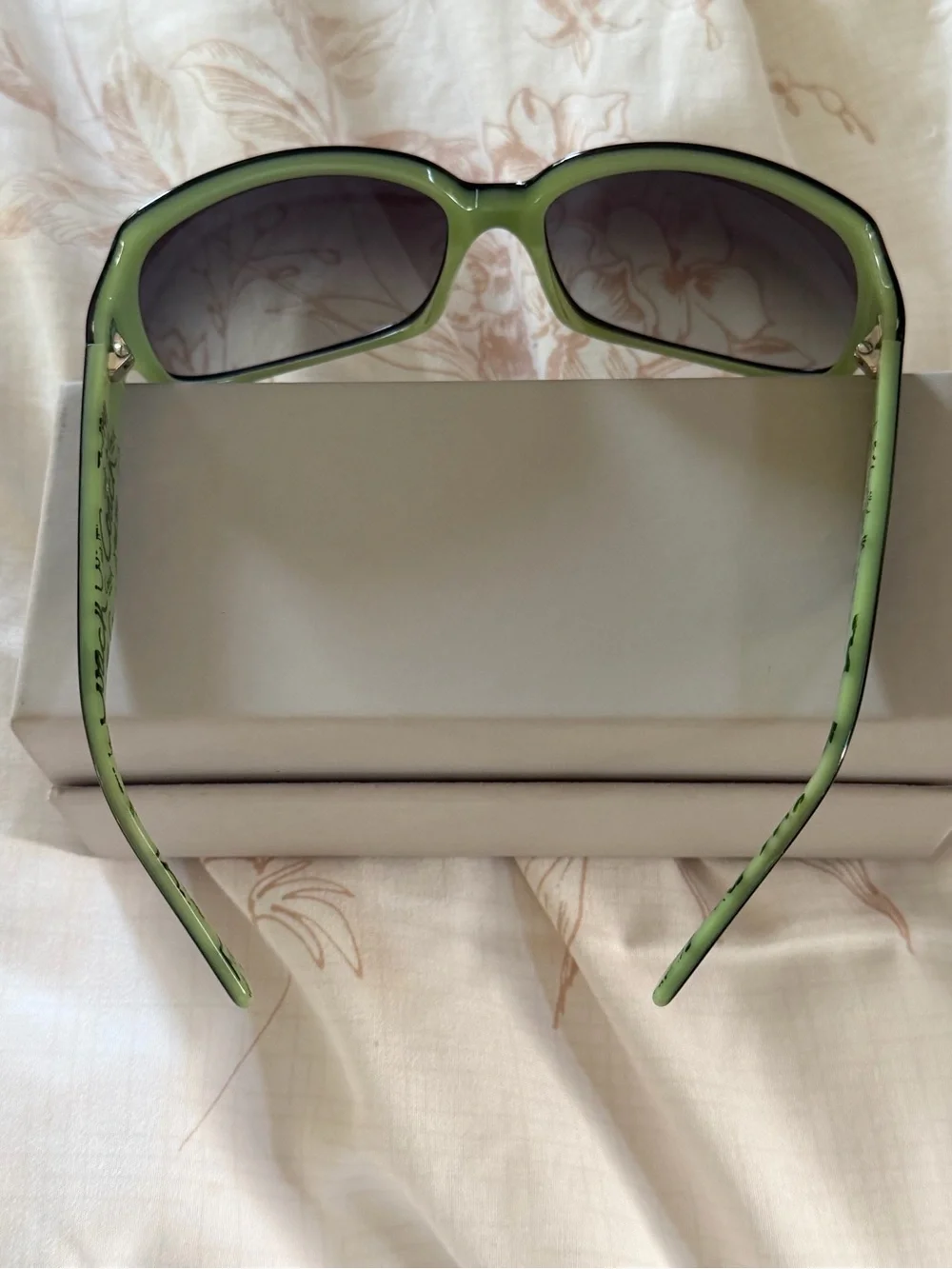 Authentic Coach Ginger Women's Black oversized Sunglasses S496